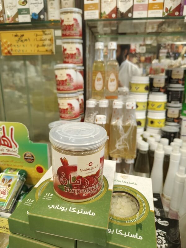 Toples serbuk kulit delima Almarwani Pomegranate Peel Powder قشر رمان yang sangat bermanfaat untuk menyehatkan lambung, mengatasi diare, dan dapat dijadikan masker alami untuk melawan jerawat serta penuaan dini kulit.