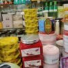 Wadah tumpukan Al Aker el fassi Scrub سنفرة العكر الفاسي yang sangat bermanfaat untuk melakukan eksfoliasi mendalam, mengangkat sel kulit mati, serta memberikan rona kulit glowing dan cerah merona.